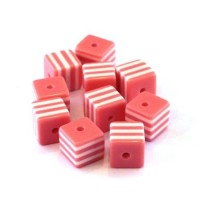 Perle cube rayée 8mm rose x10