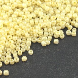 Perles de rocailles 2mm jaune clair nacré lustré