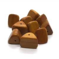 Perles en bois exotique triangulaires 15mm