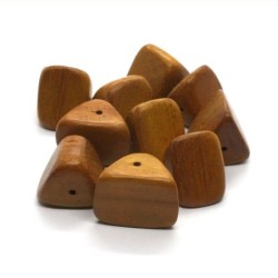 Perles en bois exotique triangulaires 15mm