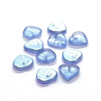 Perles feuilles en verre 9mm bleu clair x10