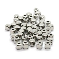 Perles cubes 4mm CCB synthétique métallisé argent vieilli x50