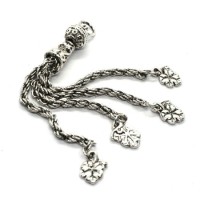 Pendentif pompon métallique 4 chaînes argent vieilli