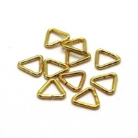 Anneaux triangulaires 7mm dorés