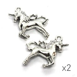 Breloque licorne argent vieilli