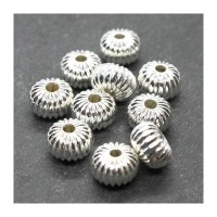 Perles rondes aplaties striées métal argentées x10