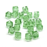 Perle cube à facettes 4mm vert péridot x20