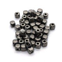 Perles cubes 4mm CCB synthétique métallisé gunmetal x50
