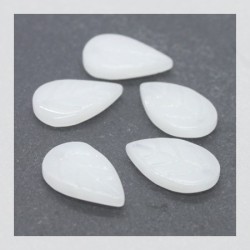 Perles en verre feuilles 18mm blanc semi opaque x10