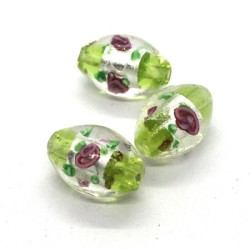 Perle fleurie lampwork ovale 16mm vert clair