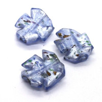 Perle entaillée feuille d’argent 21mm bleu clair