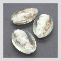 Perle ovale en verre 26mm blanc