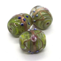 Perle verre lampwork tonneau pailletée 18mm vert clair
