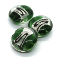 Perle galet verre feuille d’argent 20mm vert sapin