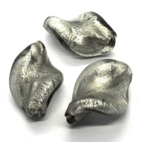 Perle losange torsadée feuille d’argent 30mm gris