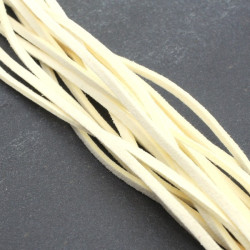 Cordon lacet suédine plat 2,5mm crème