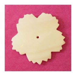 Fleur en nacre taillée 40mm blanc
