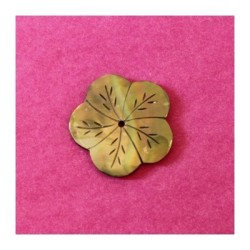 Fleur en nacre taillée 40mm blanc