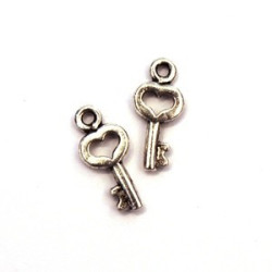 5 Breloques clé en métal argent vieilli 15mm