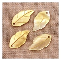 Feuille en nacre taillée 25mm crème