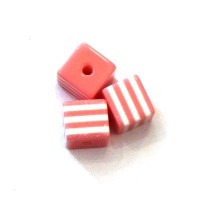 Perles rayées cubes acrylique 7mm rose